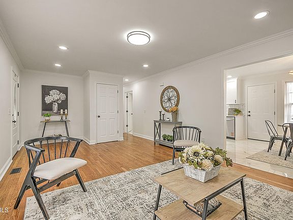 5th image of 1002 Mountain Breeze Ln