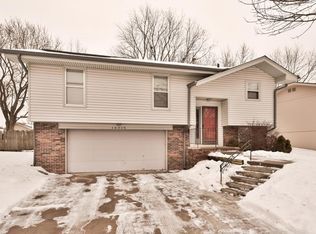 15215 R St, Omaha, NE 68137