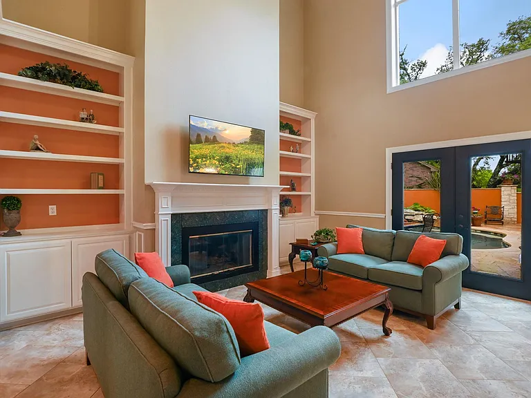 215 Tellus St — Photo 6