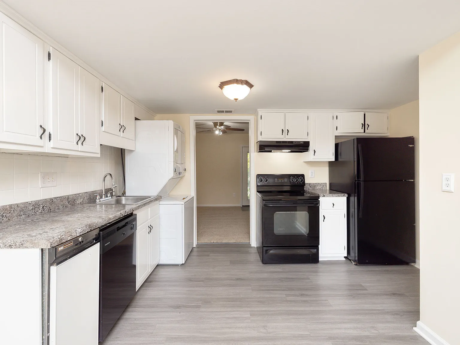 3 bed, 1215 sqft, $2,000 — Photo 3
