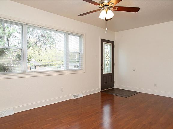 4th image of 9740 Lilac Dr