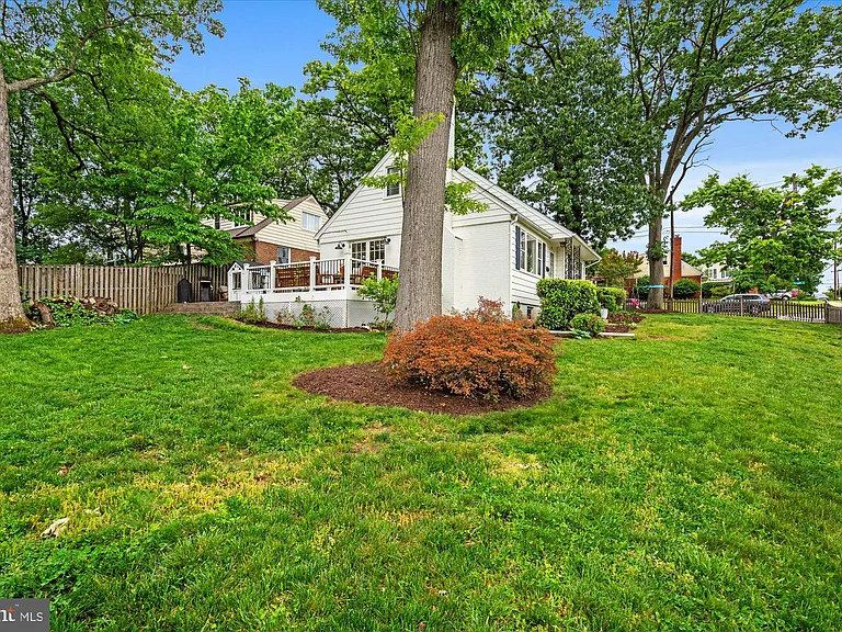 610 Crestwood Dr — Photo 38