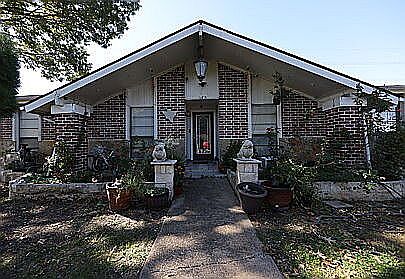 1st image of 10731 Black Walnut Dr