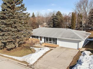 944 Dreifuerst Rd, Plymouth, WI 53073