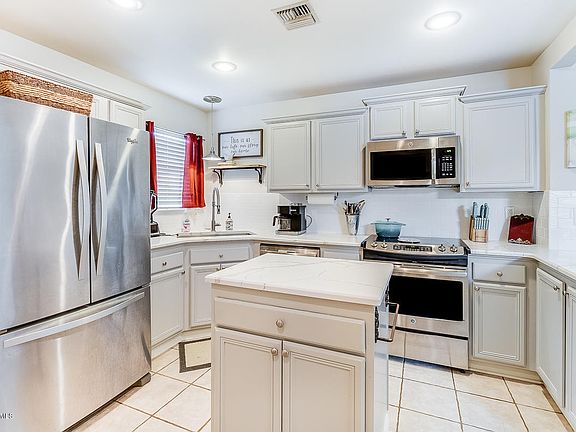 5th image of 205 Stags Leap Ln