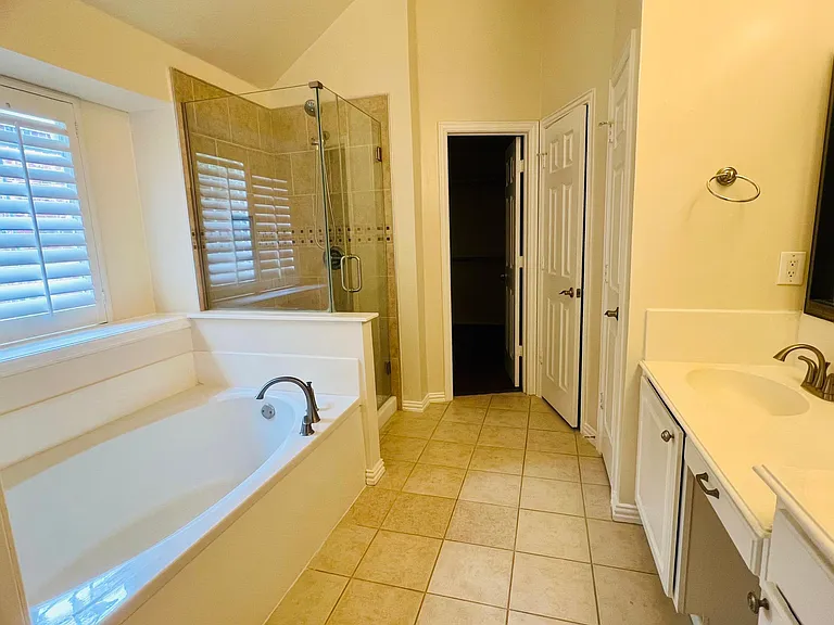 8101 Still Springs Dr — Photo 16