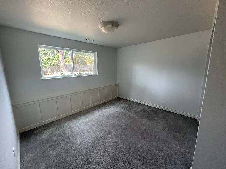 1168 Tulip Ln — Photo 9