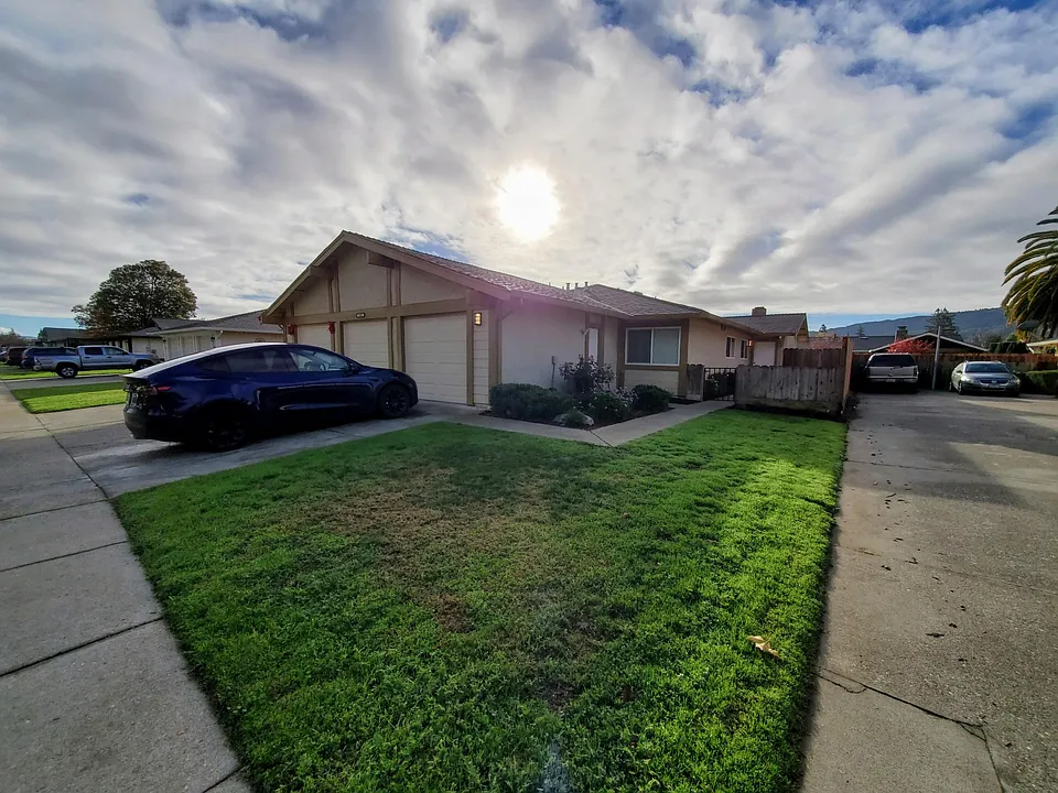 Duplex 3 bdrm 2 bath 2 car garage