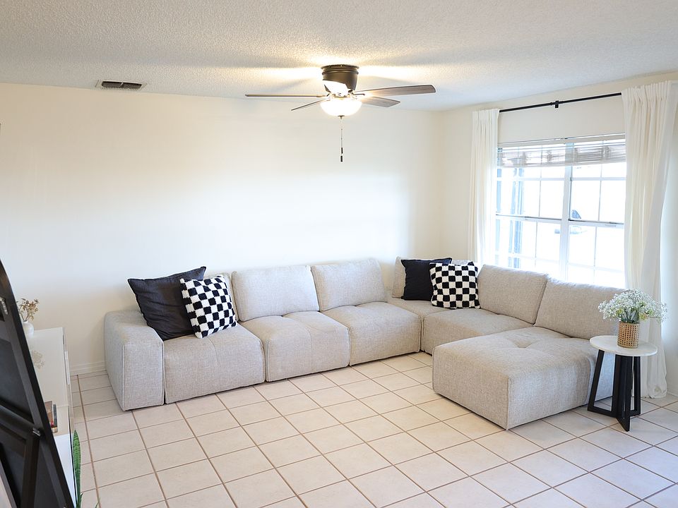 2nd image of 1715 Lakeshore Blvd