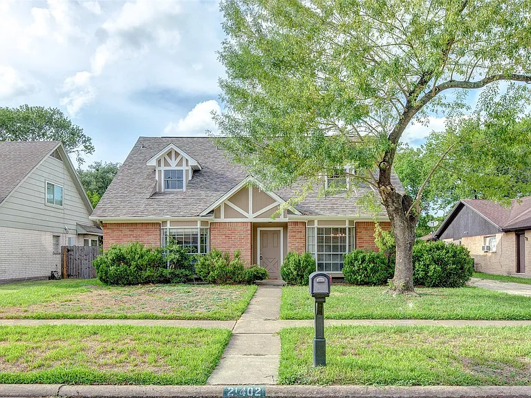 21402 Park Royale Dr — Photo 1