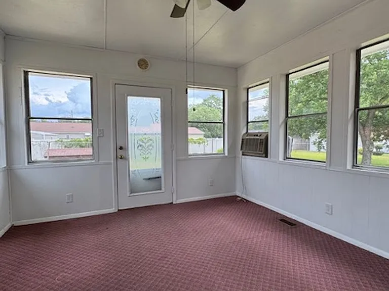 709 Luther Dr — Photo 15