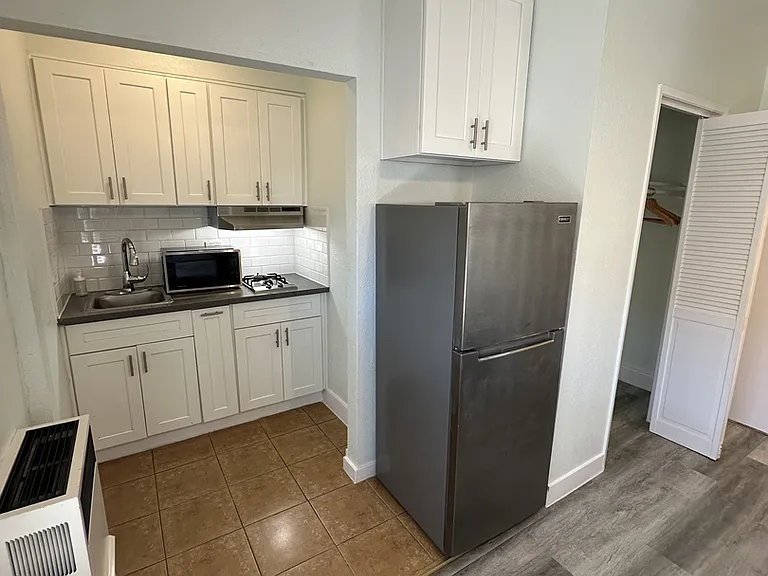 Wilton Place Apartments — Photo 26