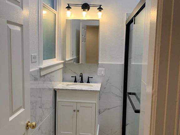 2nd image of 931 Scott St #4
