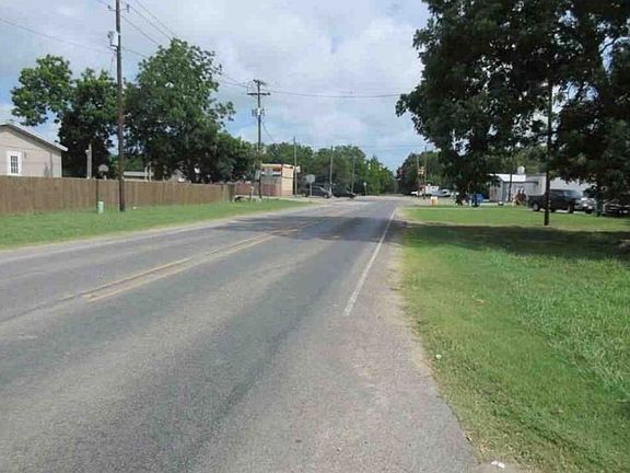 Exterior Neighborhood (street photo)