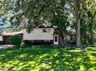 3819 Rugen Rd, Glenview, IL 60025