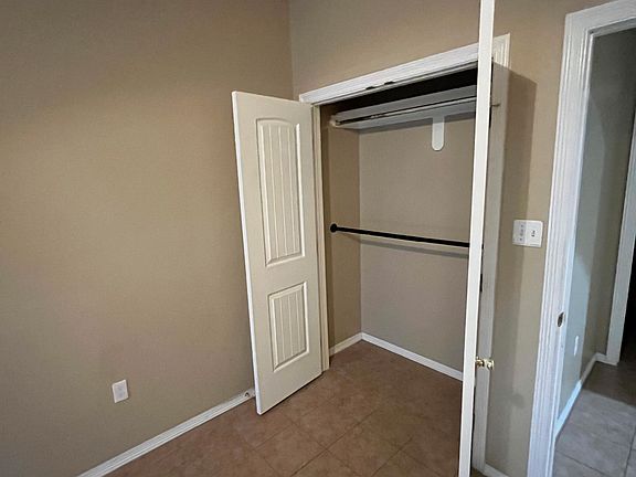 4th image of 225 Lemon Dr #B