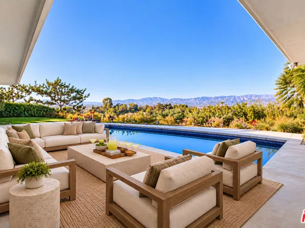 11321 Dona Lisa Dr, Studio City, CA 91604