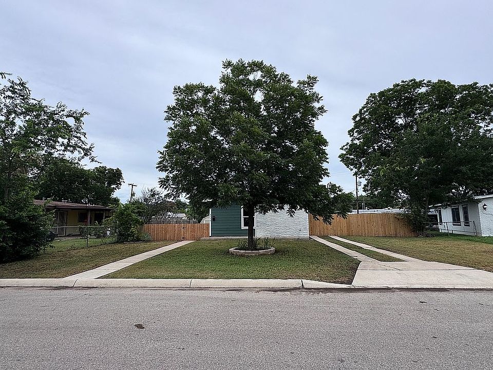 1st image of 4334 Silver Lake Dr
