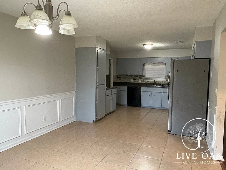 617 Slade St — Photo 9