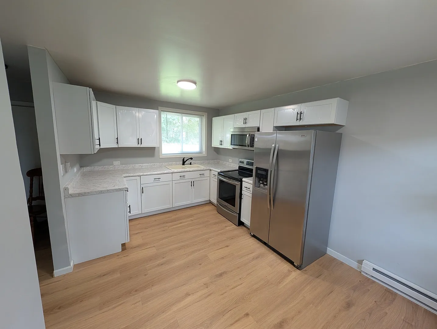 3 bed, 1.5 bath, 1150 sqft, $2,500 — Photo 3