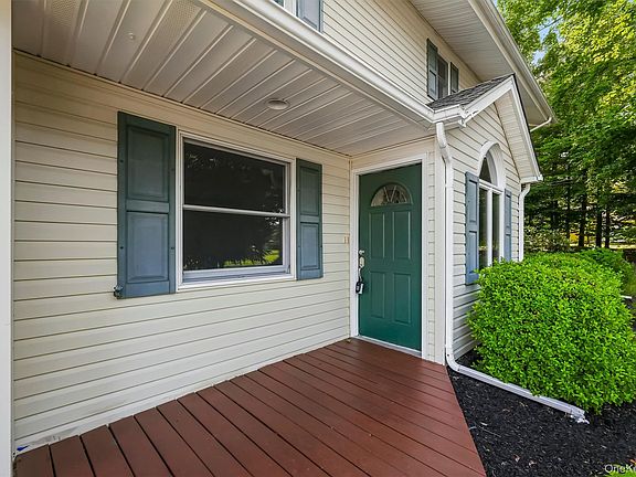 3rd image of 143 Pineview Avenue