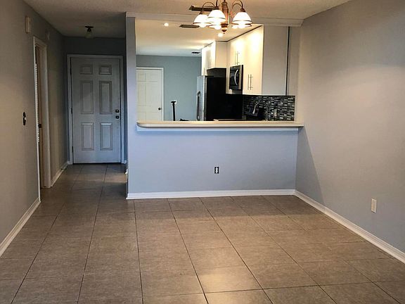 4th image of 10023 Romaine Cir N