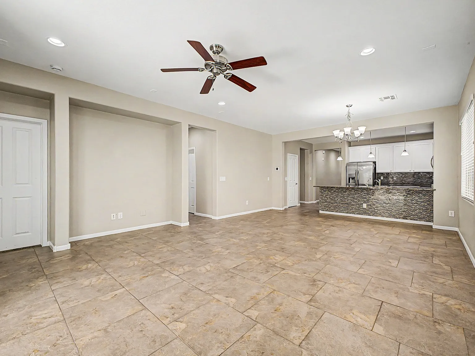 4 bed, 1976 sqft, $2,250 — Photo 4