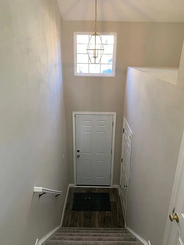 3 bed, 2.0 bath, 1633 sqft, $2,150 — Photo 2
