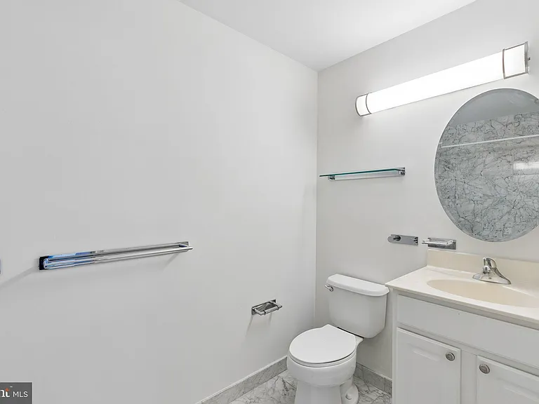 1500 Chestnut St #8G — Photo 14