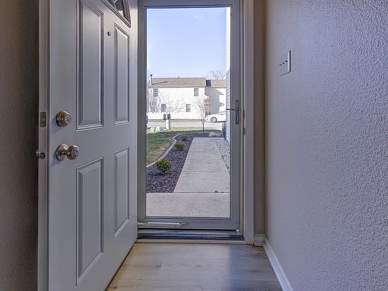 348 Atherton Dr — Photo 5