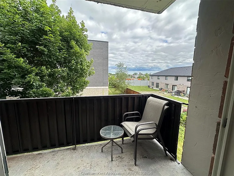 276 Merritt Ave — Photo 5