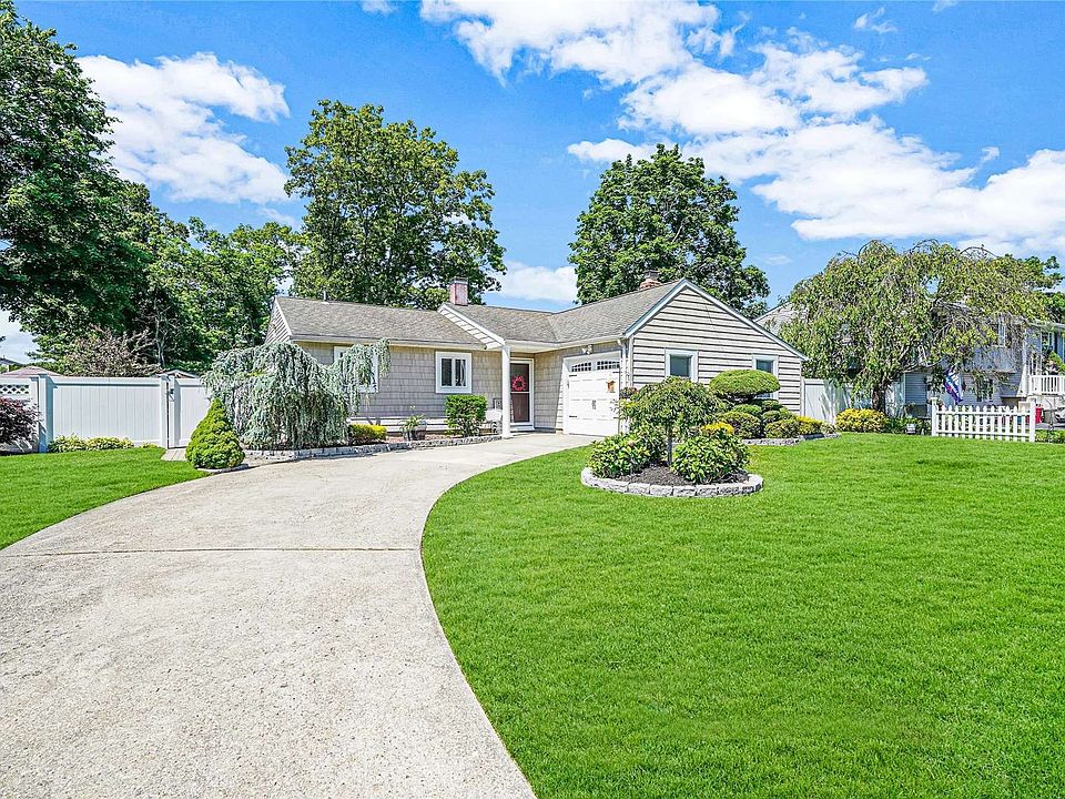 1st image of 223 Stuyvesant Dr