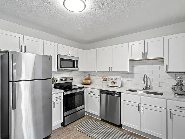 Elliot Apartments on Abernathy — Photo 21