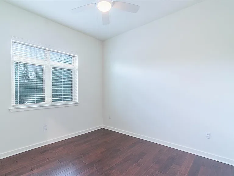 6700 Menchaca Rd #20 — Photo 6
