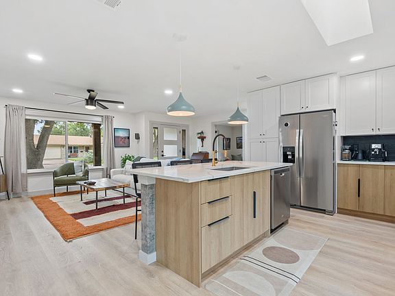 5th image of 3203 Whiteway Dr