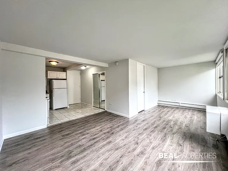 1344 N Dearborn — Photo 23