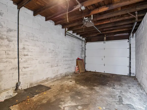 2014 New York Avenue image 27 of 32