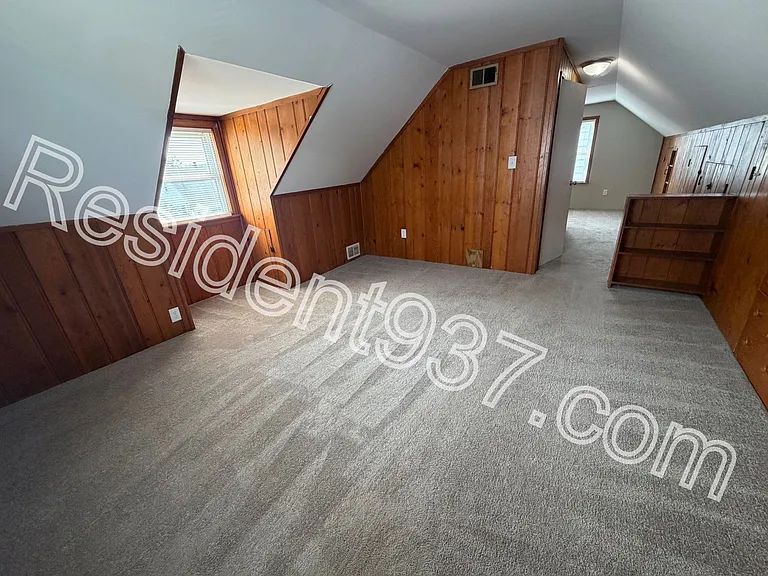 1047 Blakley Dr — Photo 4