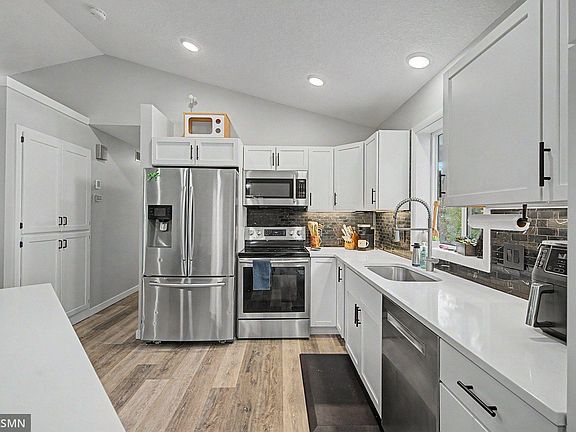 3rd image of 748 101st Ln NE