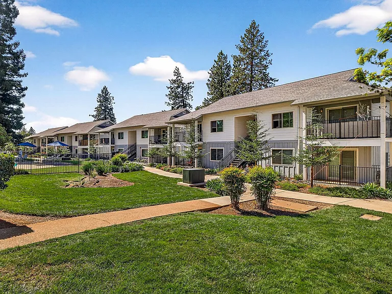 Villa Monterey Apartments — Photo 6