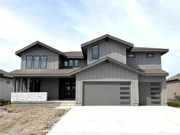 17404 Parkhill St, Overland Park, KS 66221