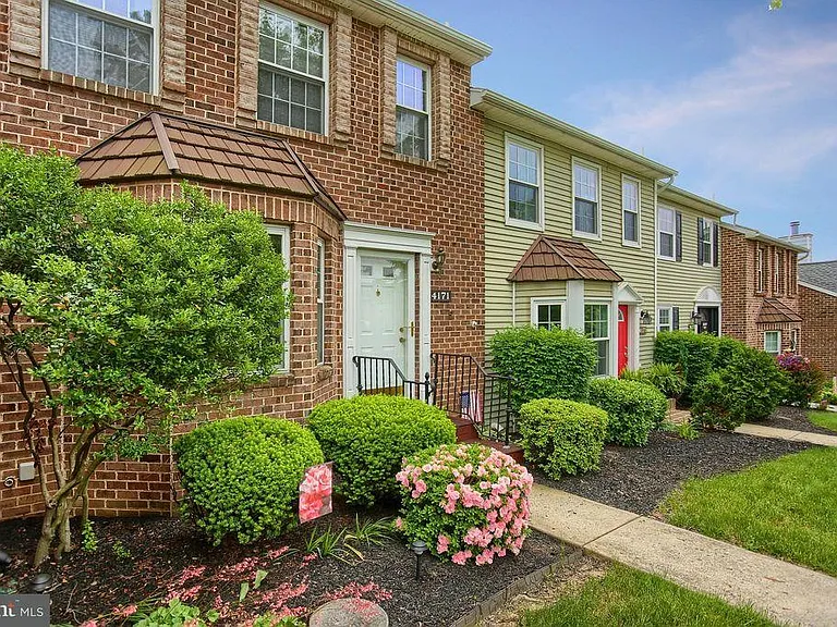 4171 Nantucket Dr — Photo 2