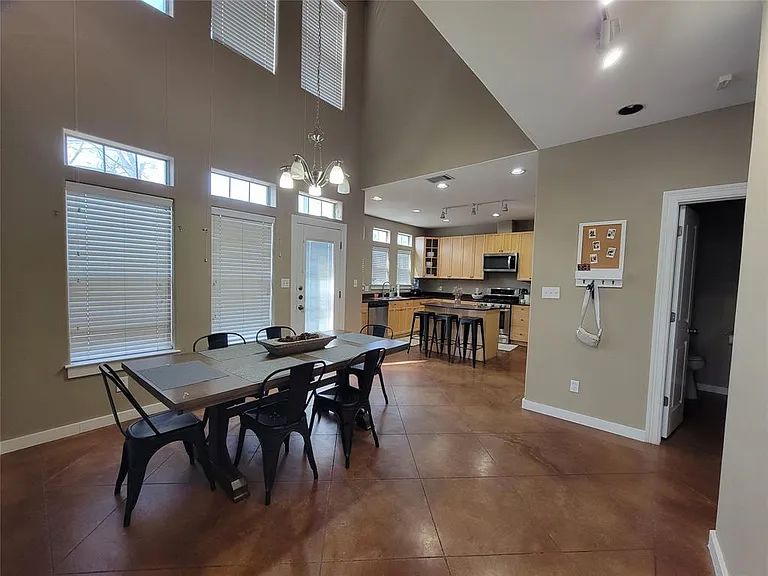 4500 Avenue C #2 — Photo 3
