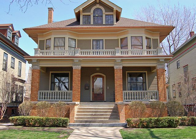 2nd image of 5447 N Lakewood Ave
