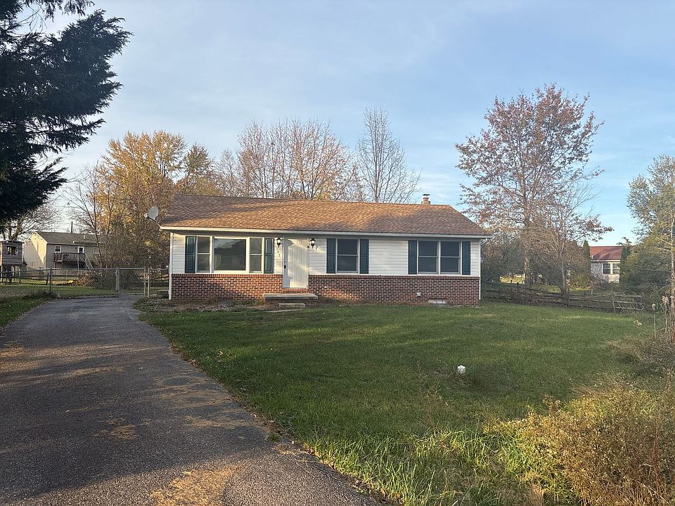 1st image of 107 Heritage Ct