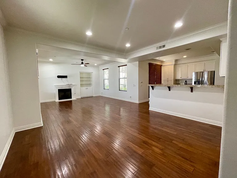 1518 Valencia Ave — Photo 1