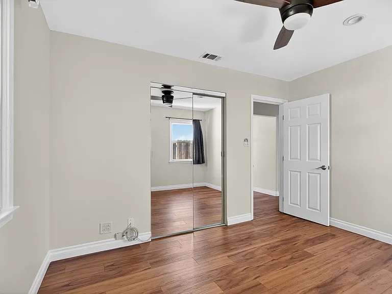 8007 Louise Ave — Photo 13