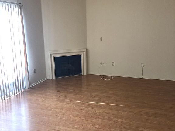 4th image of 10919 Peach Grove St #8