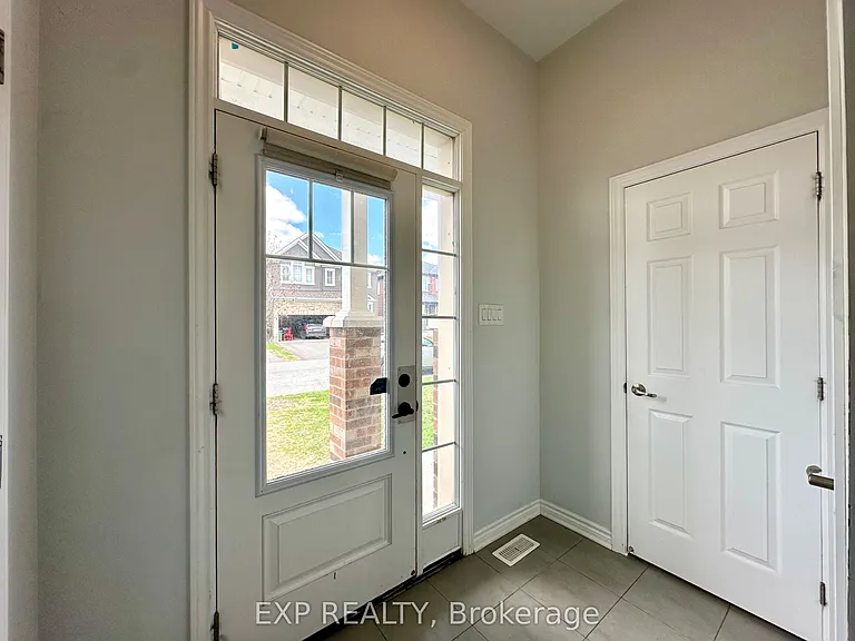 823 Regulus Rdg — Photo 9