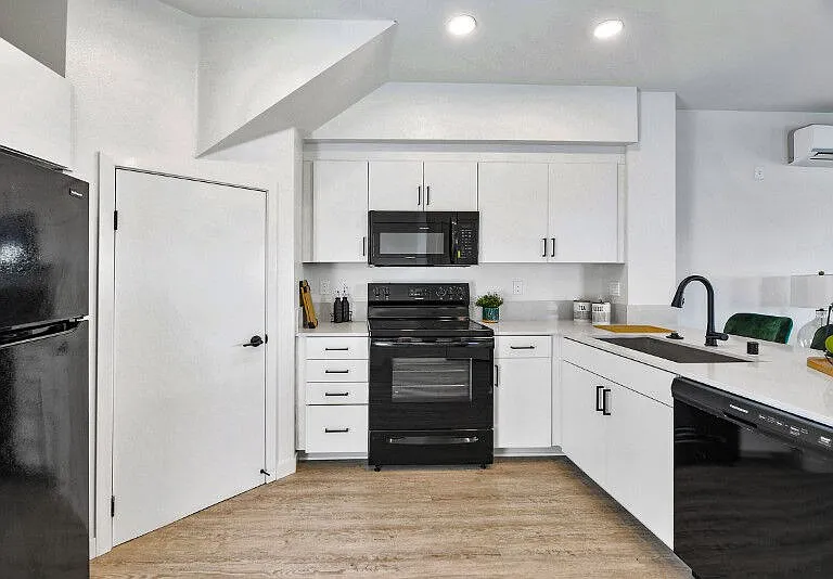 South Park Place — Photo 16